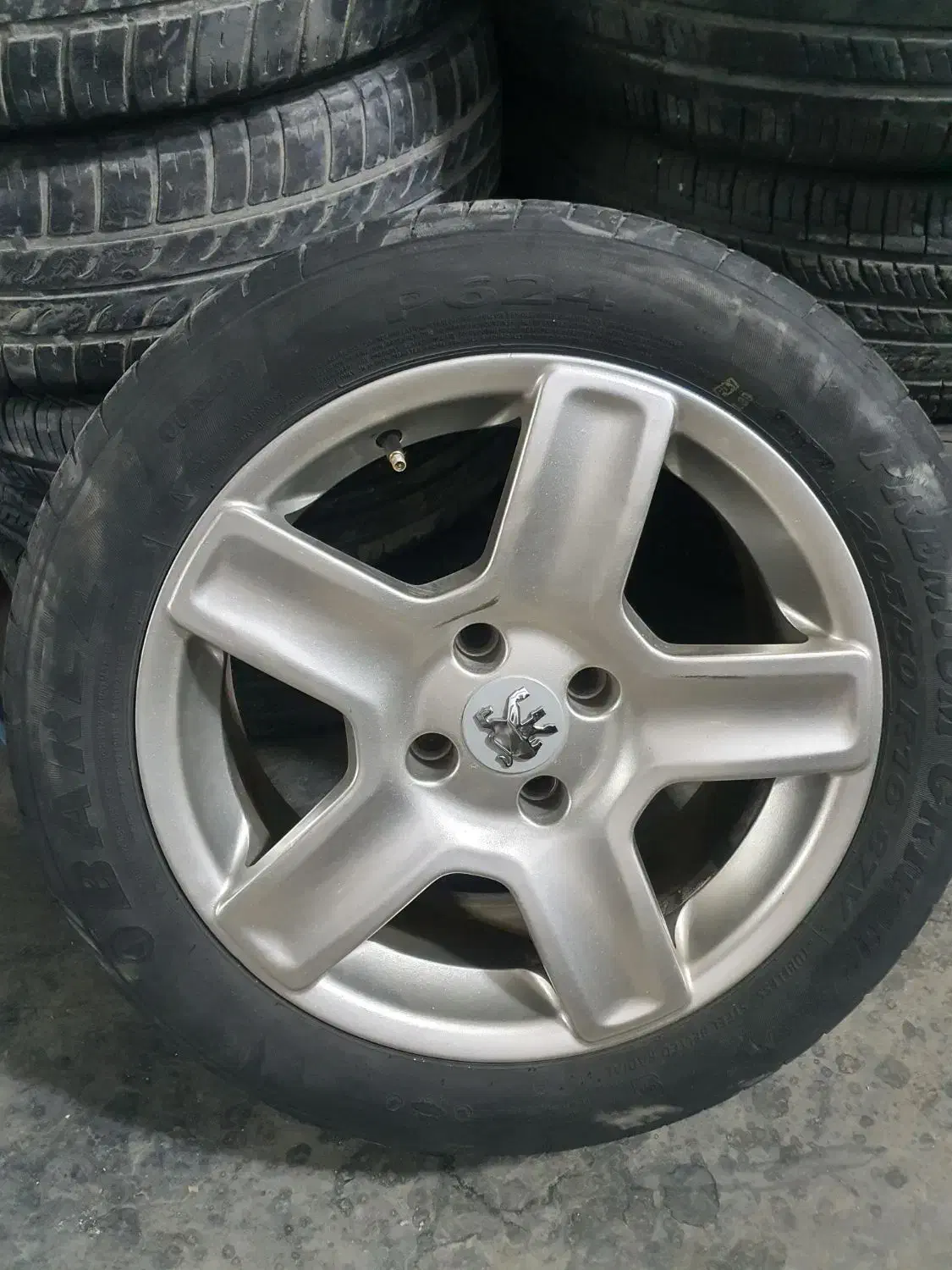 رینگ و لاستیک چلنجر سایز ۱۶|قطعات یدکی و لوازم جانبی|لاجان, |دیوار