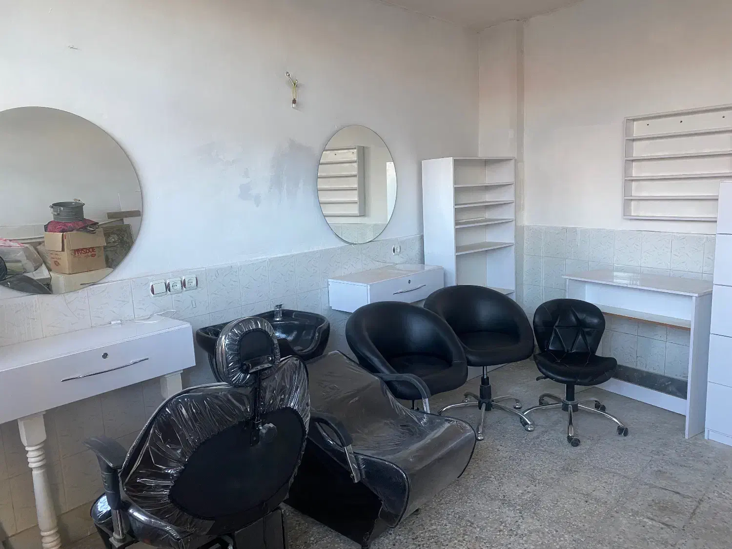 تجهیزات ارایشگاه، لوازم سالن ارایشی|آرایشگاه و سالن‌های زیبایی|کلاردشت, |دیوار