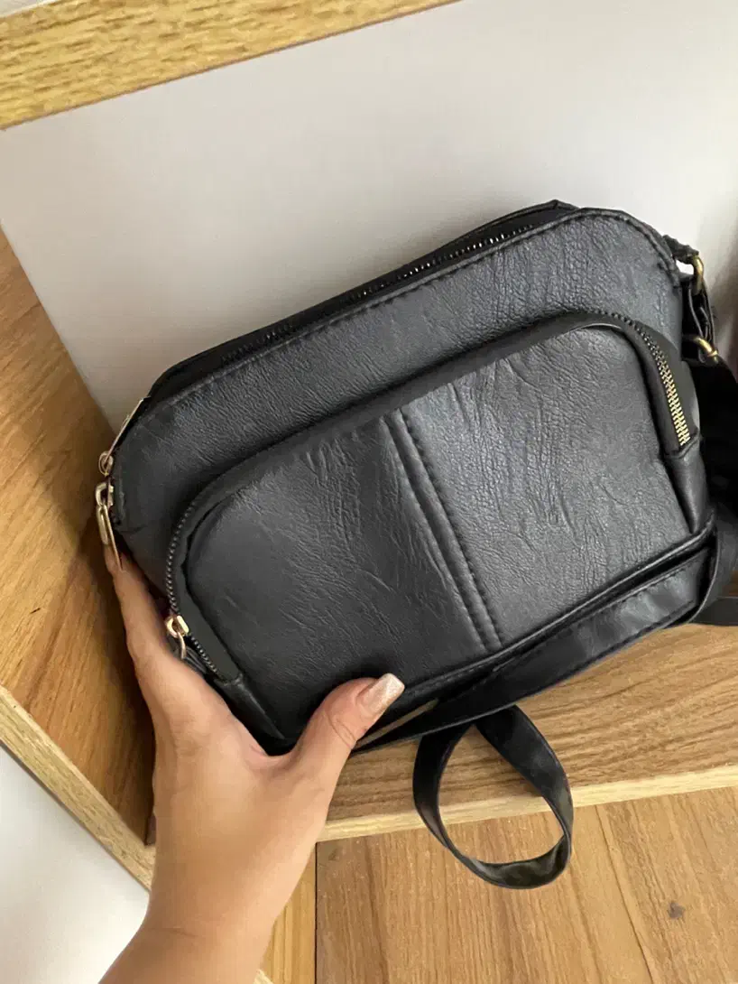 تعدادی کیف نو|کیف، کفش، کمربند|پرند, فاز ۳|دیوار