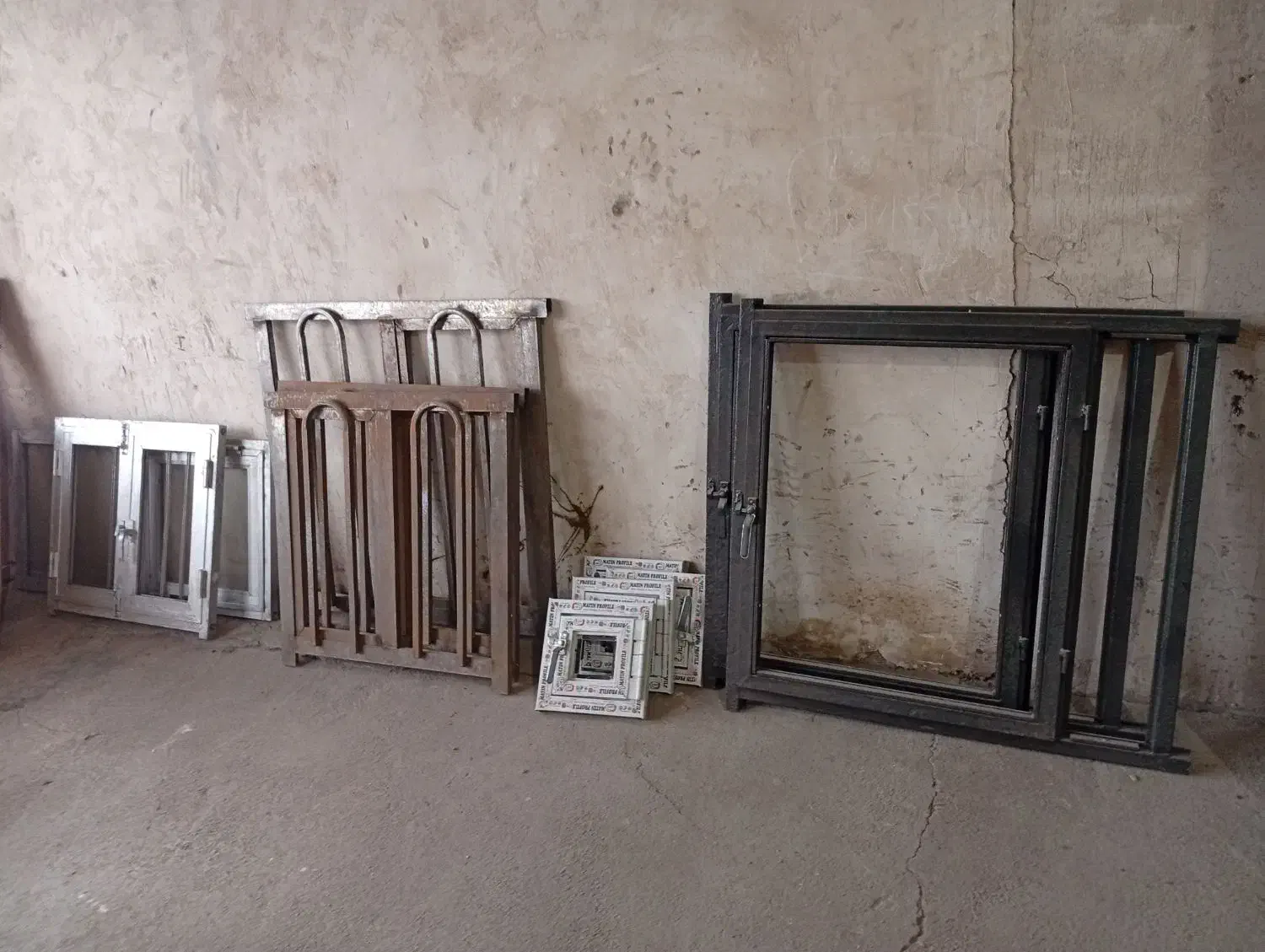 پنجره و دریچه به قیمت خرید(عمده)|مصالح و تجهیزات ساختمان|خوی, |دیوار