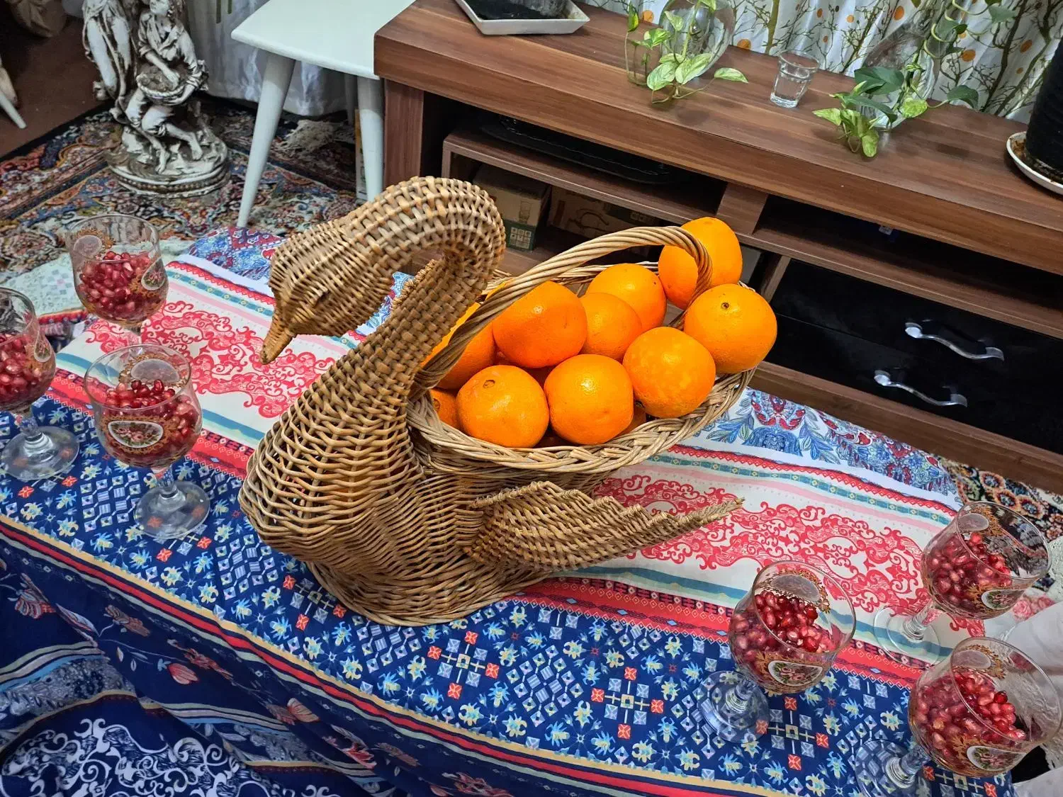 سبد میوه حصیر بافی مدل قو شب یلدایی|صنایع دستی و سایر لوازم تزئینی|مشهد, شیرودی|دیوار