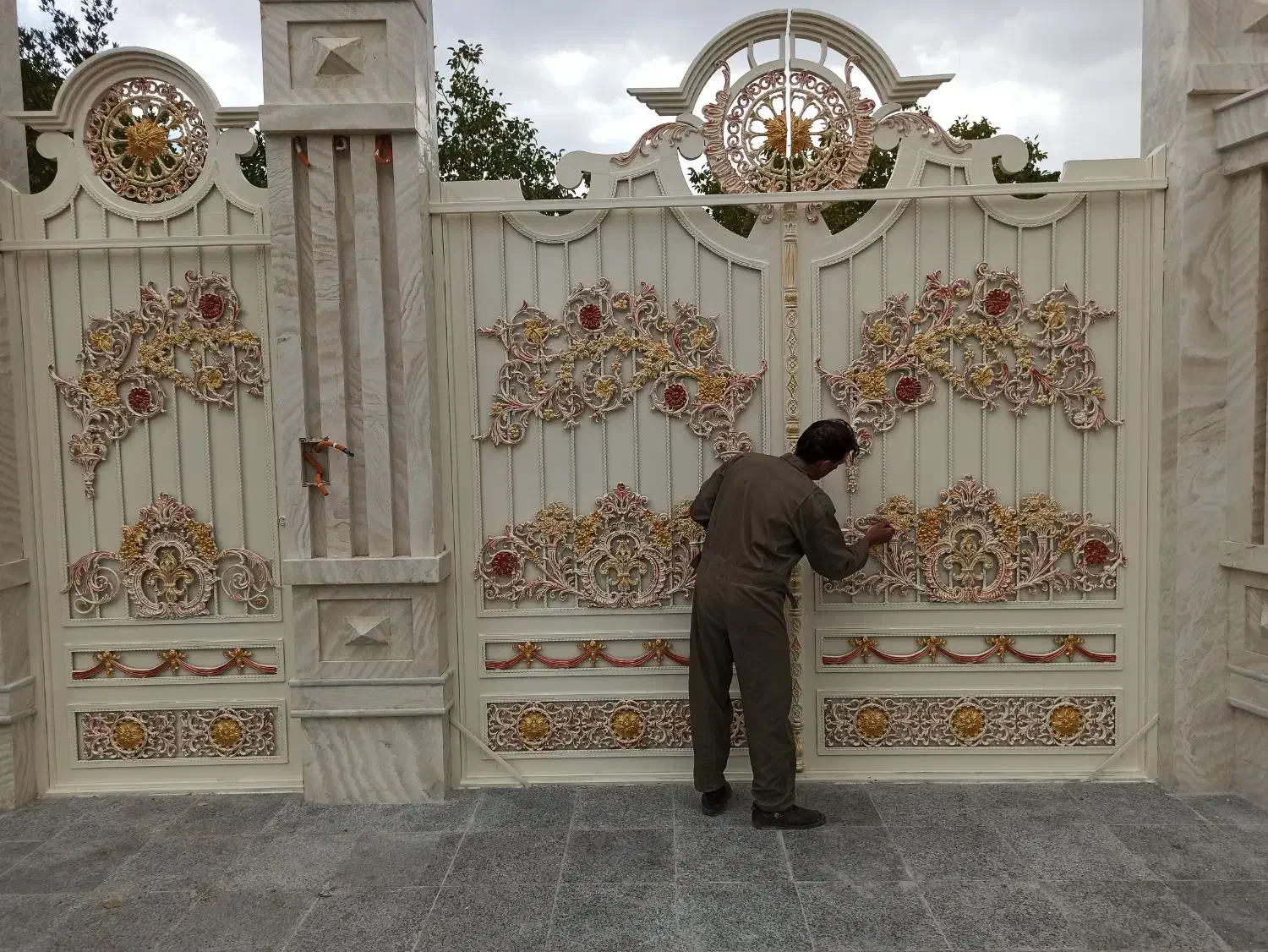 نقاشی و رنگ آمیزی ساختمان با تجربه بالا.|خدمات پیشه و مهارت|صدرا-فارس, فاز ۱|دیوار