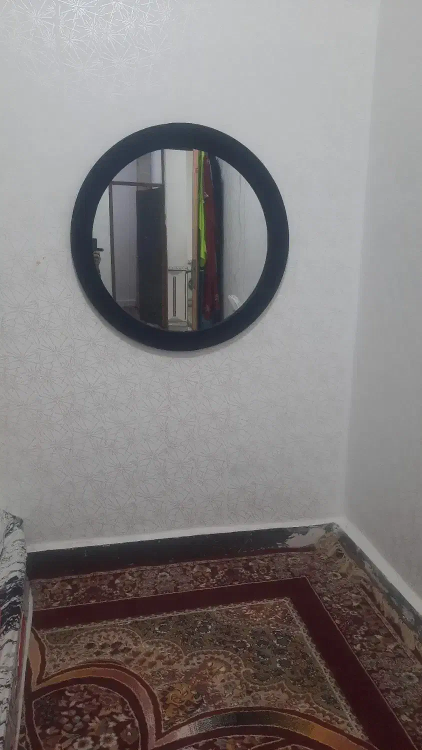 یک عدد تخت خواب با اینه وکنسول وپا تختی یک عدد|تخت و سرویس خواب|اهواز, عین ۲|دیوار