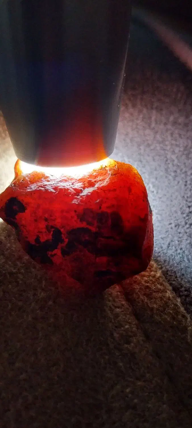 سنگی مشکوک...|جواهرات|شوط, |دیوار