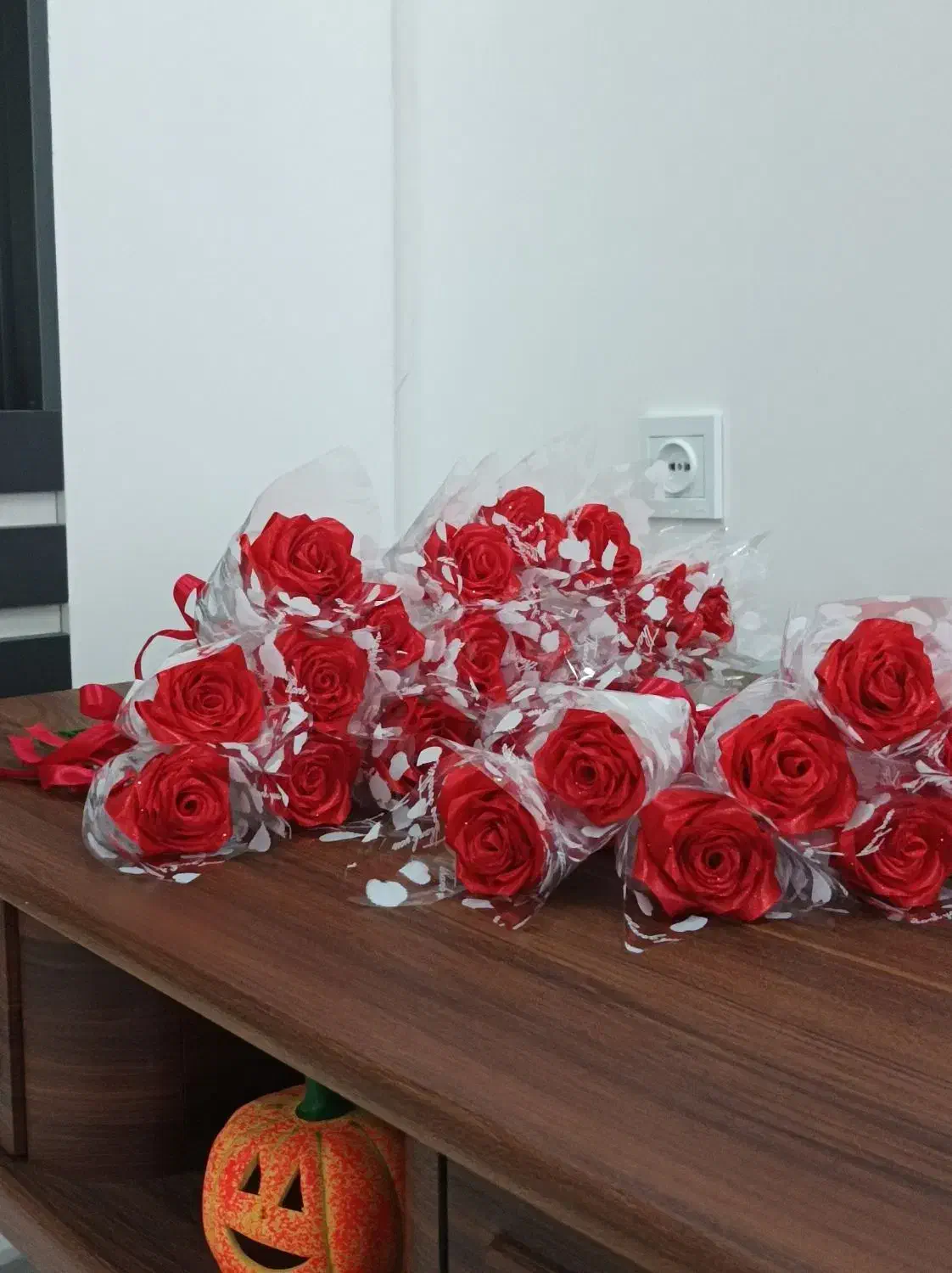 گل ربانی|گل مصنوعی|گلستان (تهران), |دیوار