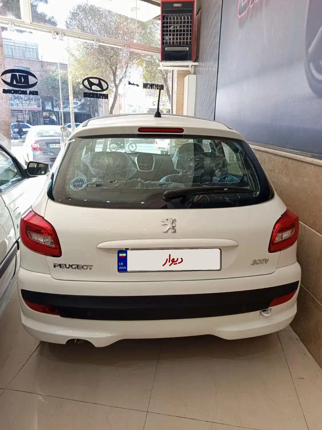 پژو۲۰۷ پانا سقف شیشه ای مدل۱۴۰۴|خودرو سواری و وانت|سبزوار, سیادتی|دیوار