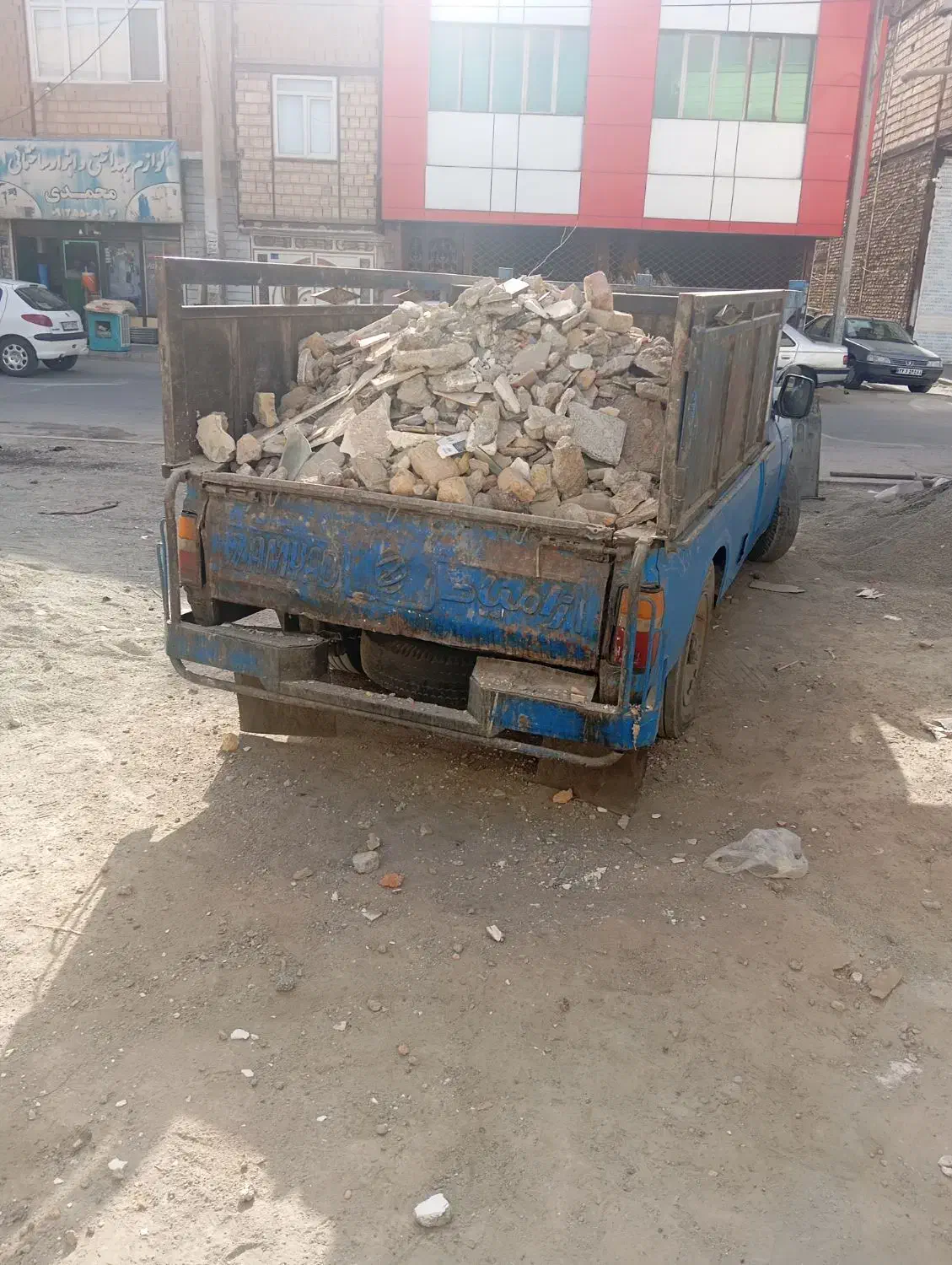 حمل زباله ونخاله باکارگربدون کارگر|خدمات حمل و نقل|چهارباغ, |دیوار