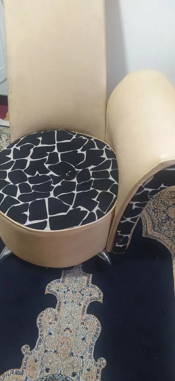 مبل تک نفره سالم بدونه پارگی|مبلمان خانگی و میز عسلی|کرمانشاه, |دیوار