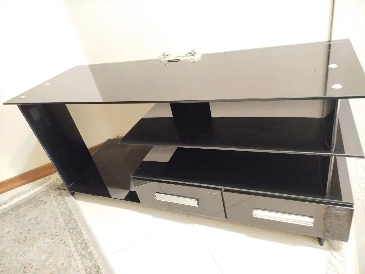 میز تلوزیون سالم و تمیز بدون هیچ ترک و شکستگی|میز تلویزیون|تهران, مینیسیتی (شهرک نفت)|دیوار