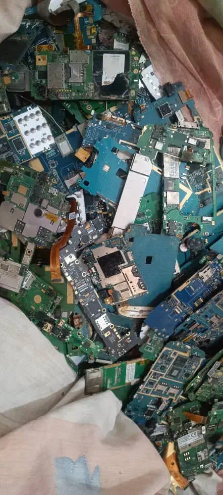 برد ضایعاتی موبایل و کامپیوتر بالاترین قیمت|لوازم جانبی موبایل و تبلت|اهواز, شهرک نفت|دیوار