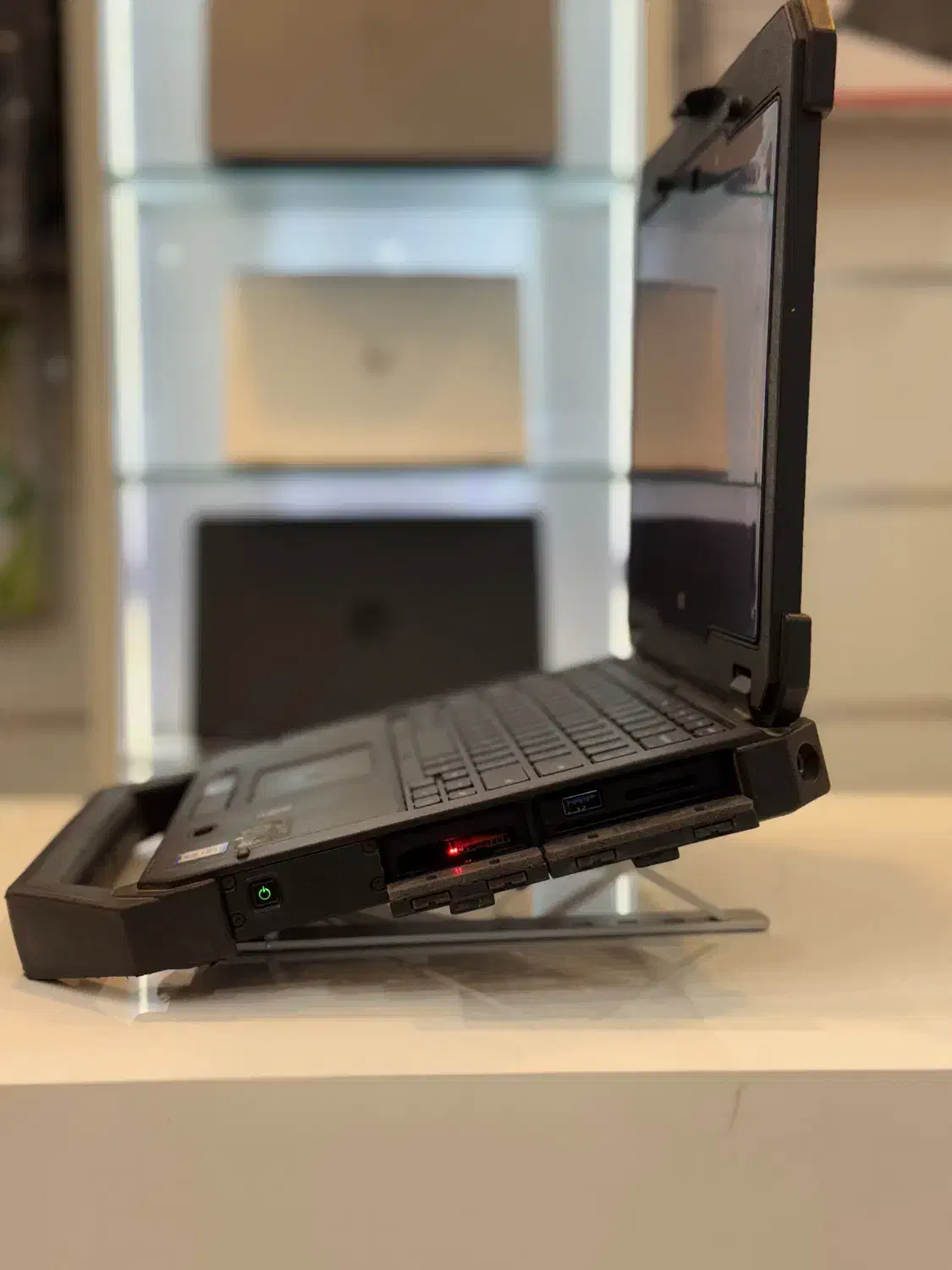 Dell rugged ۷۲۱۴ ضدضربه، ضدآب، لمسی. آماده سختی|رایانه همراه|تهران, شهرک صدرا|دیوار