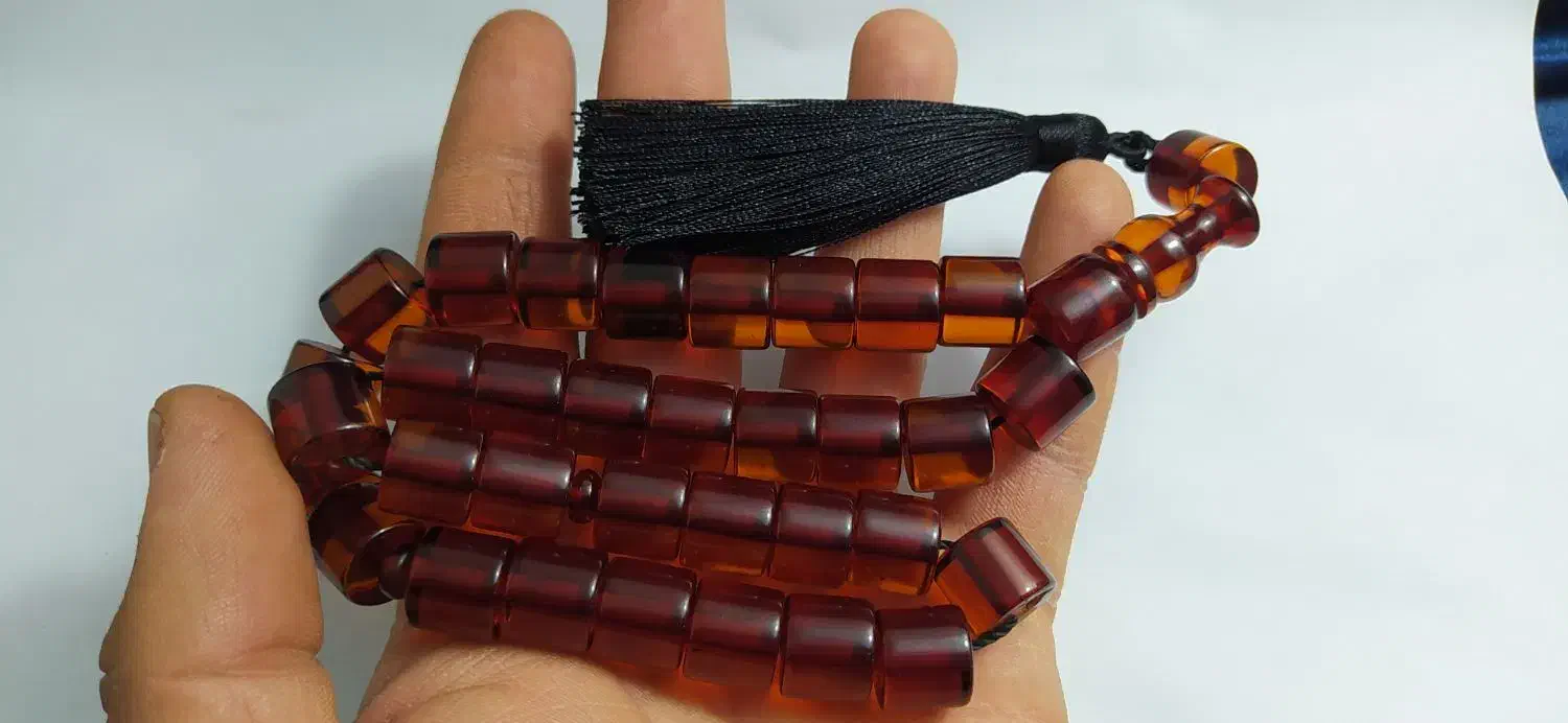 تسبیح کهربا آب حیات|کلکسیون اشیاء عتیقه|نقده, |دیوار