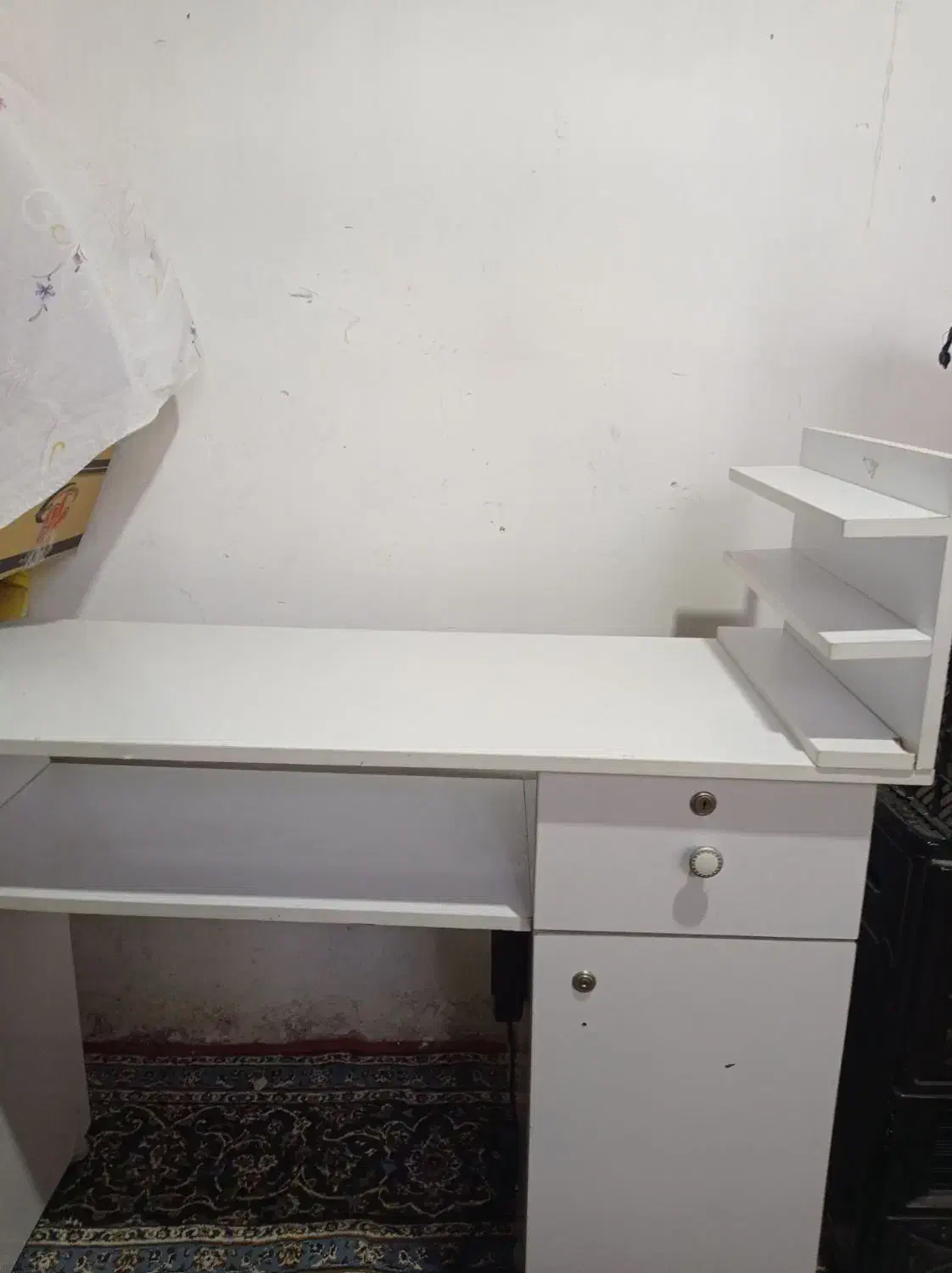 میز ناخن و صندلی|آرایشگاه و سالنهای زیبایی|نیشابور, دارایی|دیوار