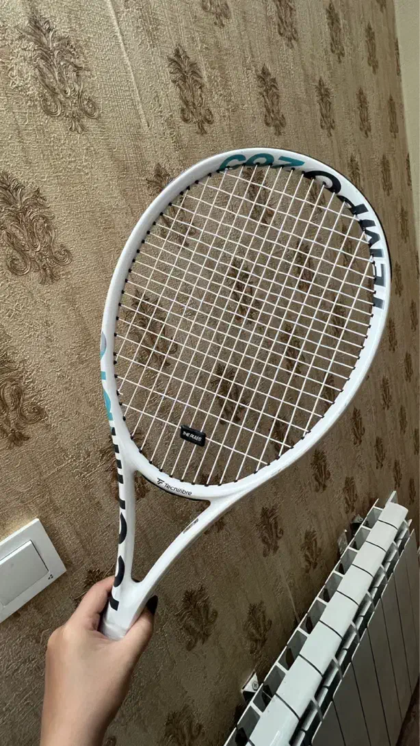 راکت تنیس در حد نو|تجهیزات ورزشی|رشت, گلسار|دیوار