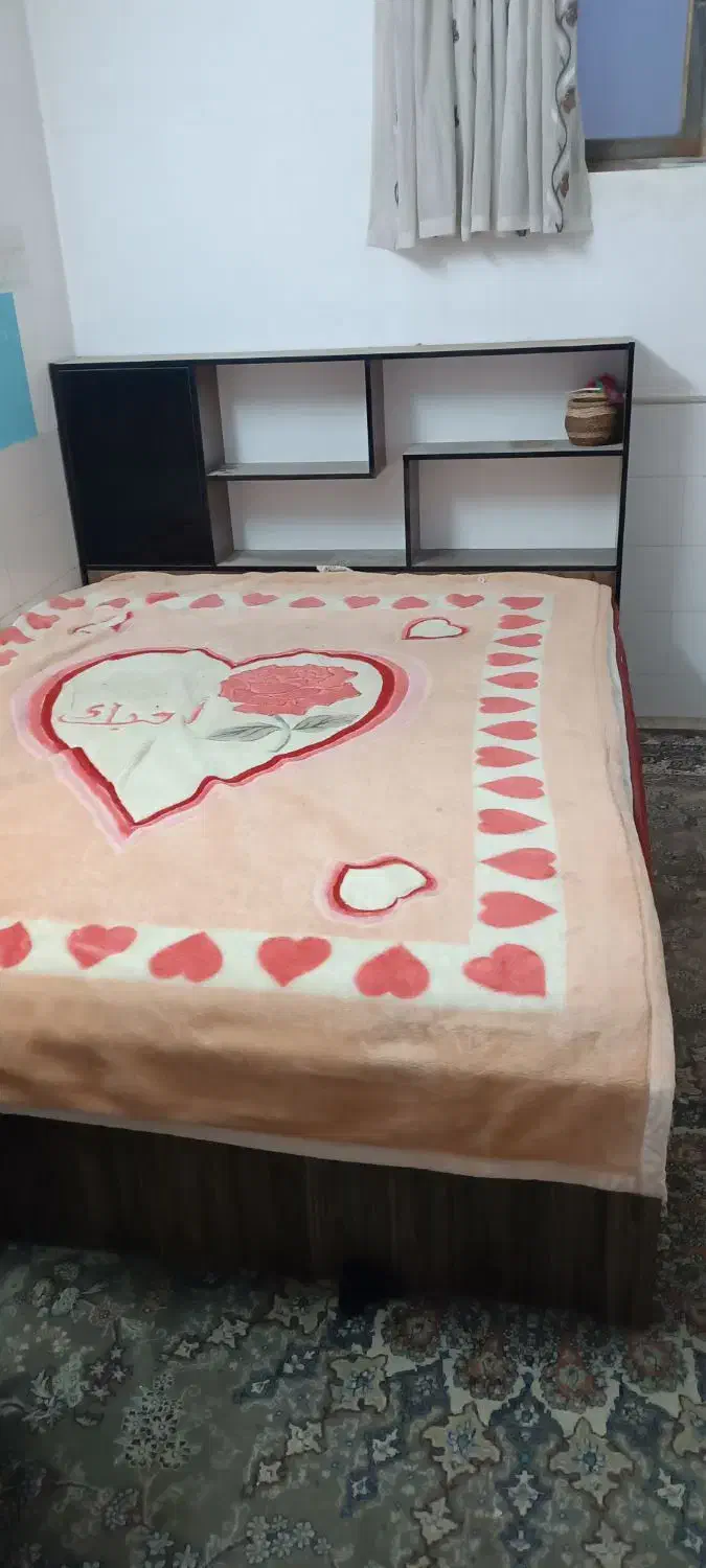 تخت خواب دو نفره و تشک در حد نو|تخت و سرویس خواب|یزد, |دیوار
