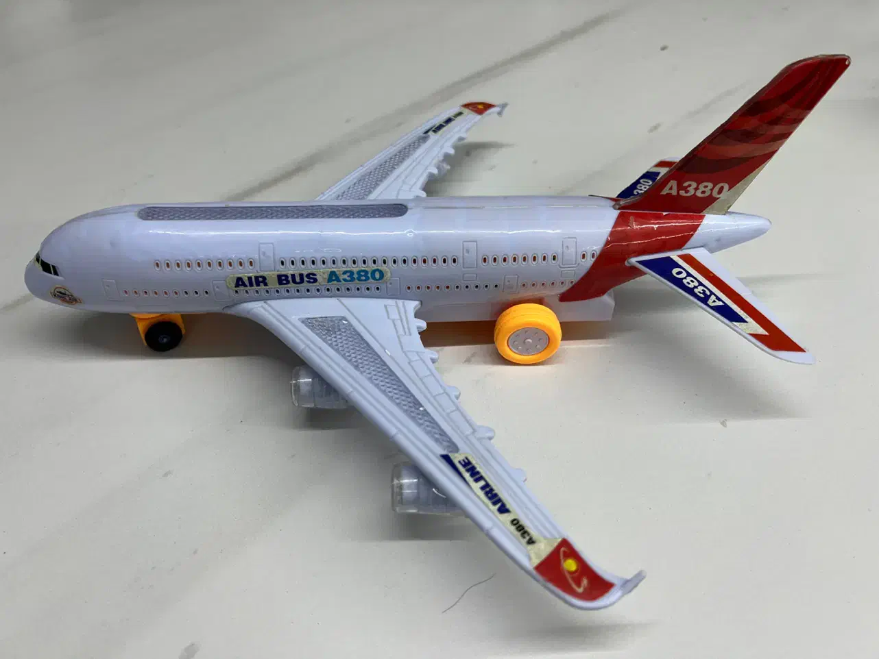 عروسک و هواپیمای موزیکال|اسباب‌بازی بچه|شیراز, معالی‌آباد|دیوار