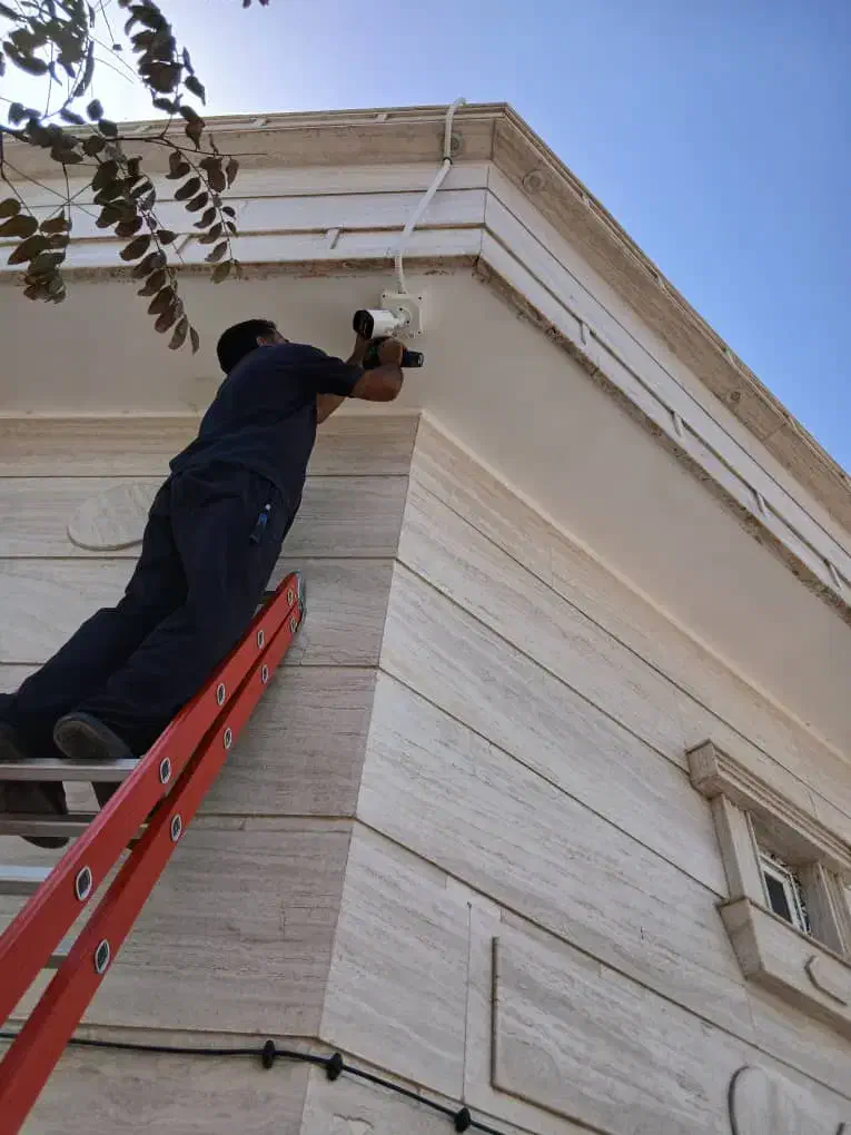 نصب،جابه جایی،رفع عیب انواع دوربین مداربسته|خدمات پیشه و مهارت|یزد, |دیوار