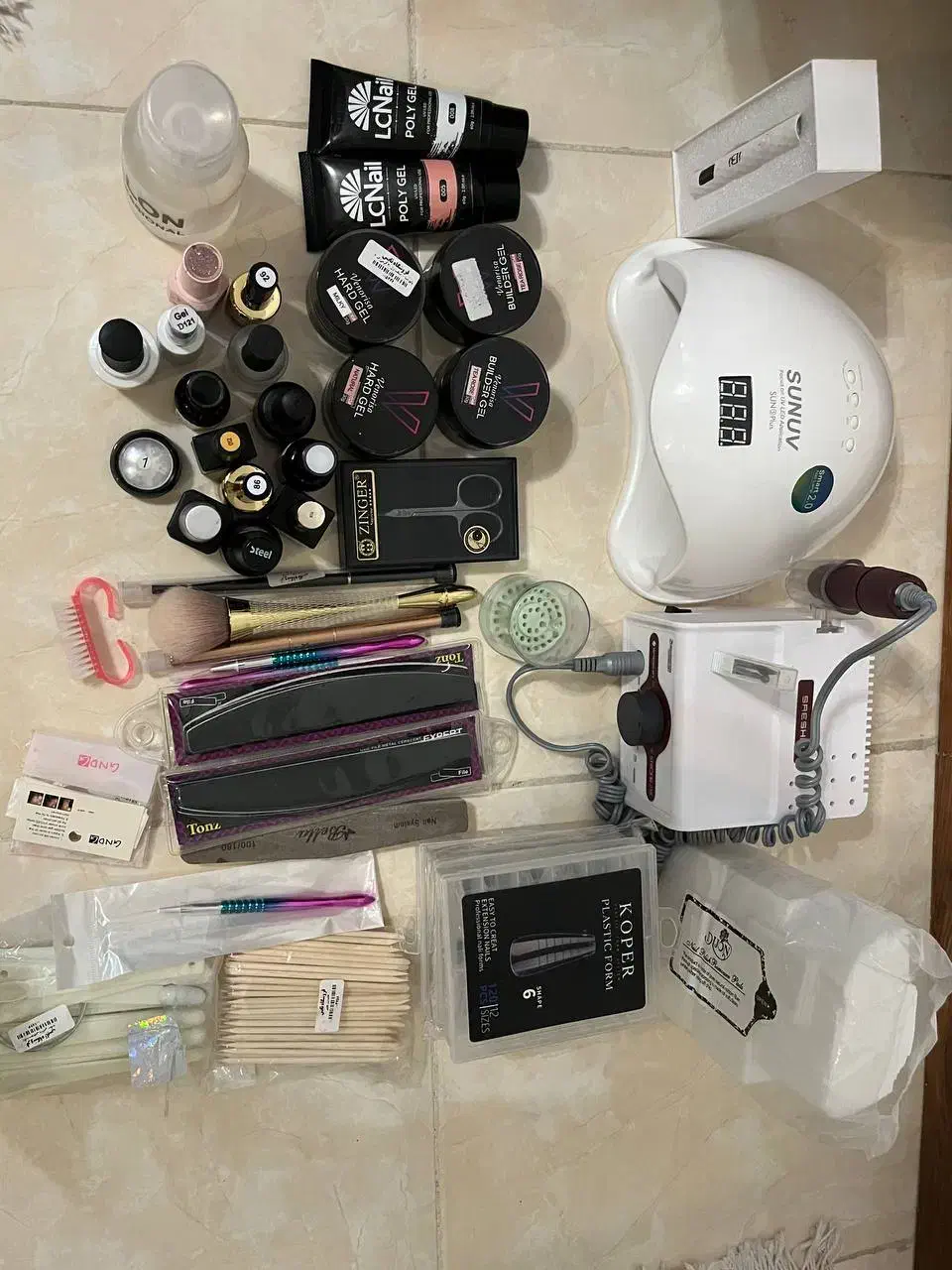 وسایل ناخن کاری در حد نو|آرایشگاه و سالنهای زیبایی|یزد, |دیوار