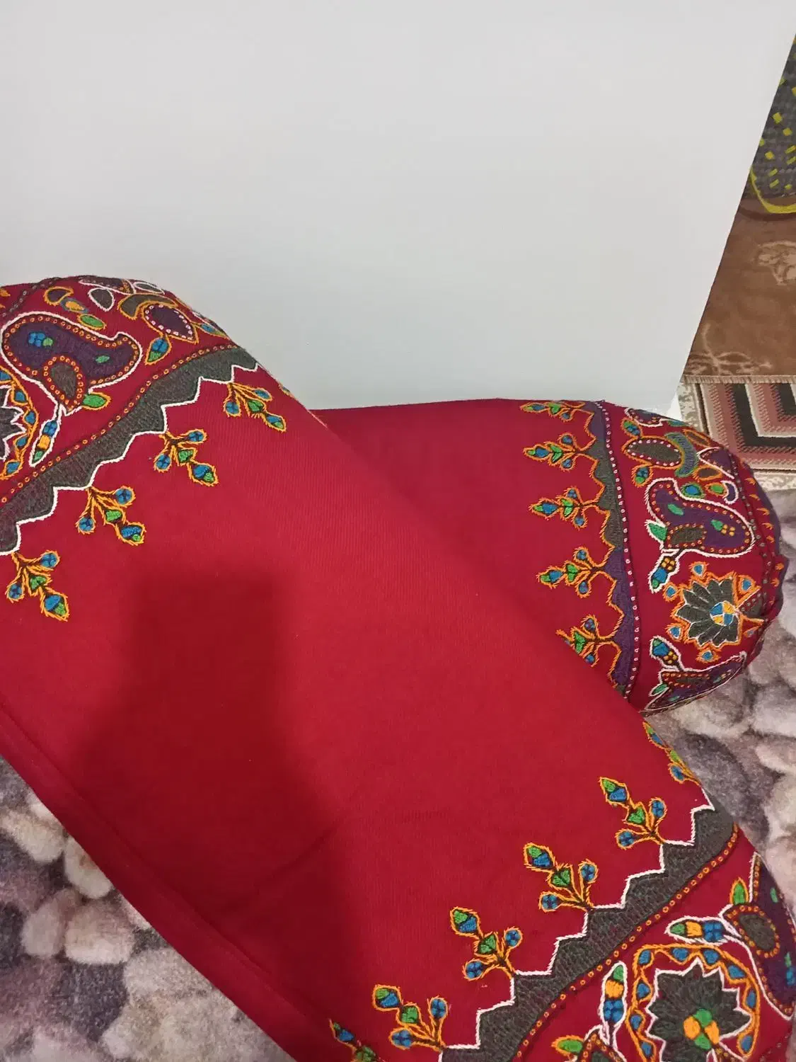 بالشت سنتی|رختخواب، بالش، پتو|بومهن, |دیوار