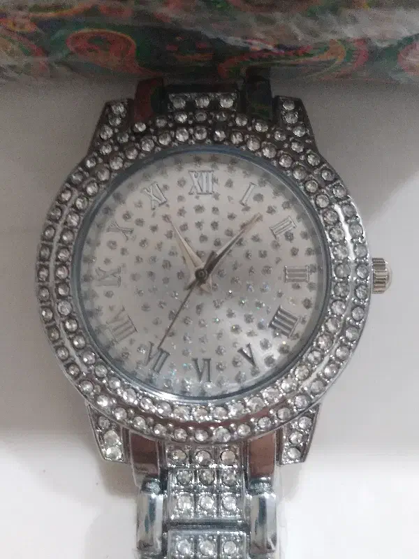 ساعت نگین دار|ساعت|نورآباد, |دیوار