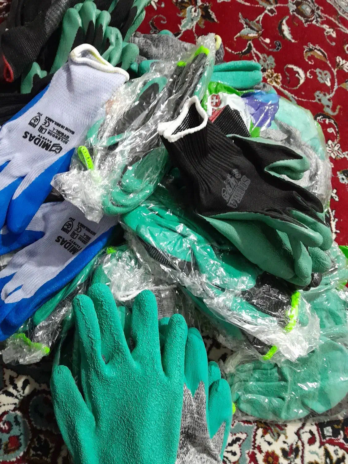 تعداد محدودی دستکش کار قیمت مناسب|ابزارآلات|سیرجان, |دیوار