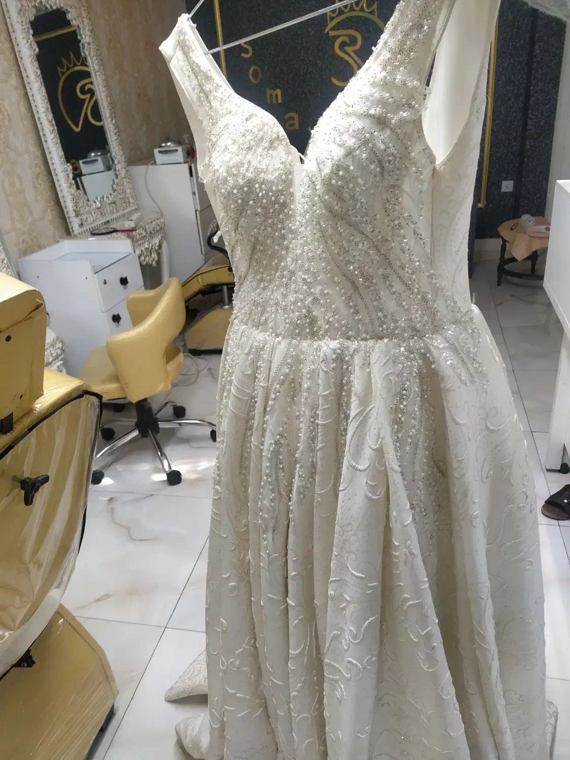 لباس عروس|لباس|اندیشه, اندیشه فاز ۴|دیوار