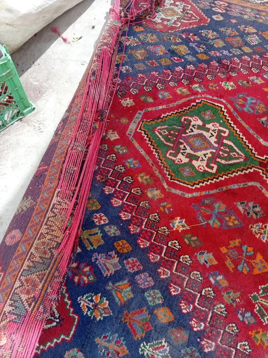 قالی پشمی ارزلن|فرش|شیراز, کوشک میدان|دیوار