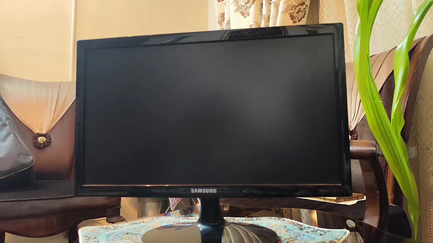 مانیتور ۱۹ اینچ سامسونگ|قطعات و لوازم جانبی رایانه|اصفهان, نقش جهان|دیوار
