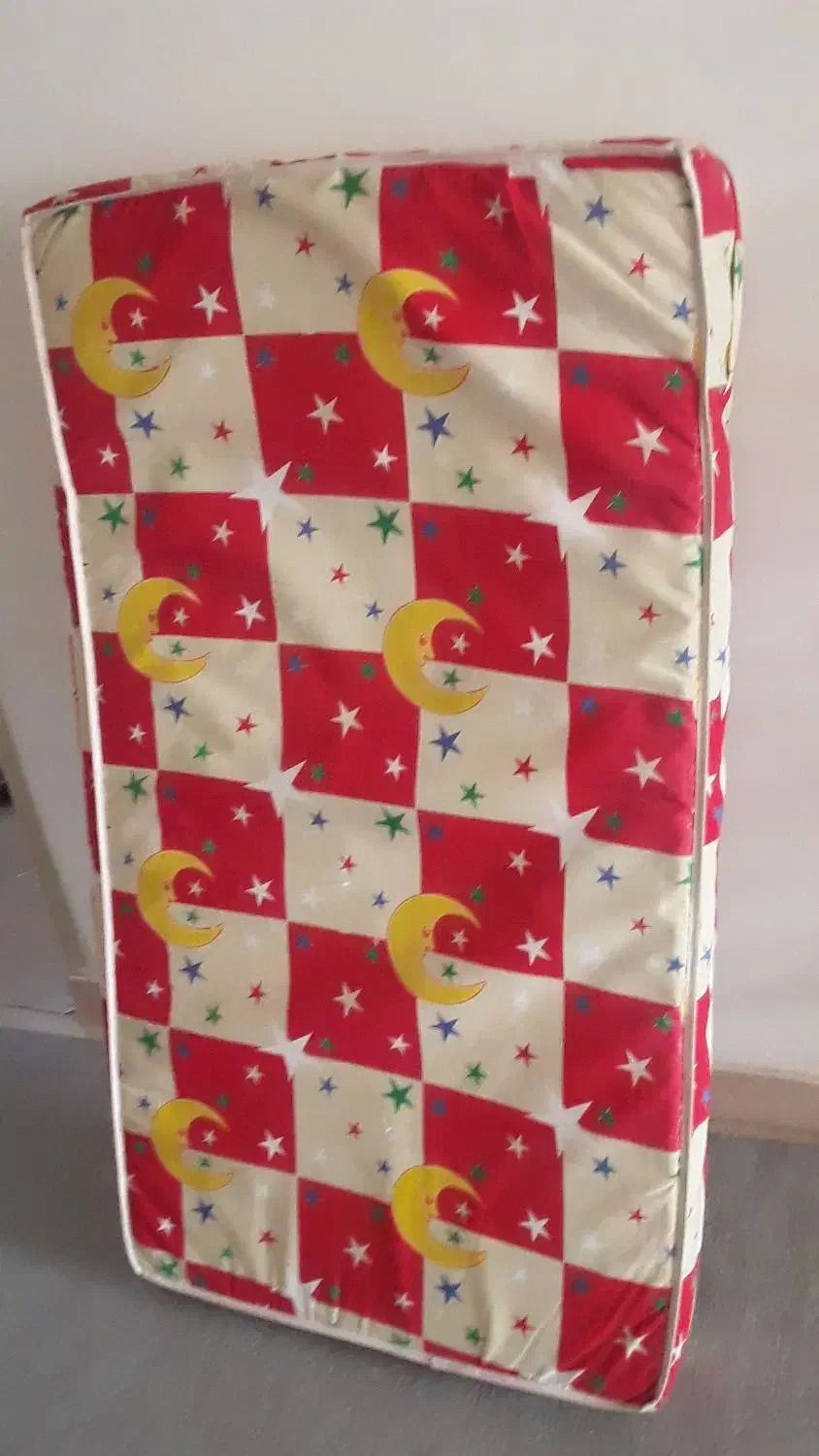 تشک نوجوان|تشک تختخواب|بروجرد, |دیوار