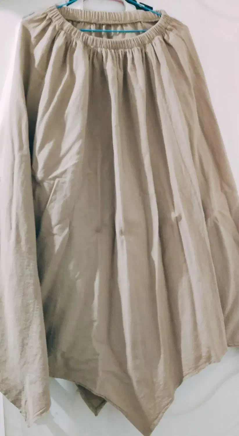 تعدادی لباس در حد نو|لباس|کیش, |دیوار