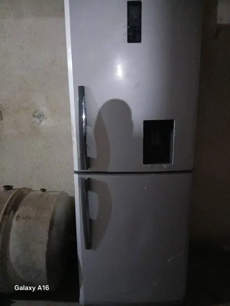 یخچال|یخچال و فریزر|بومهن, |دیوار