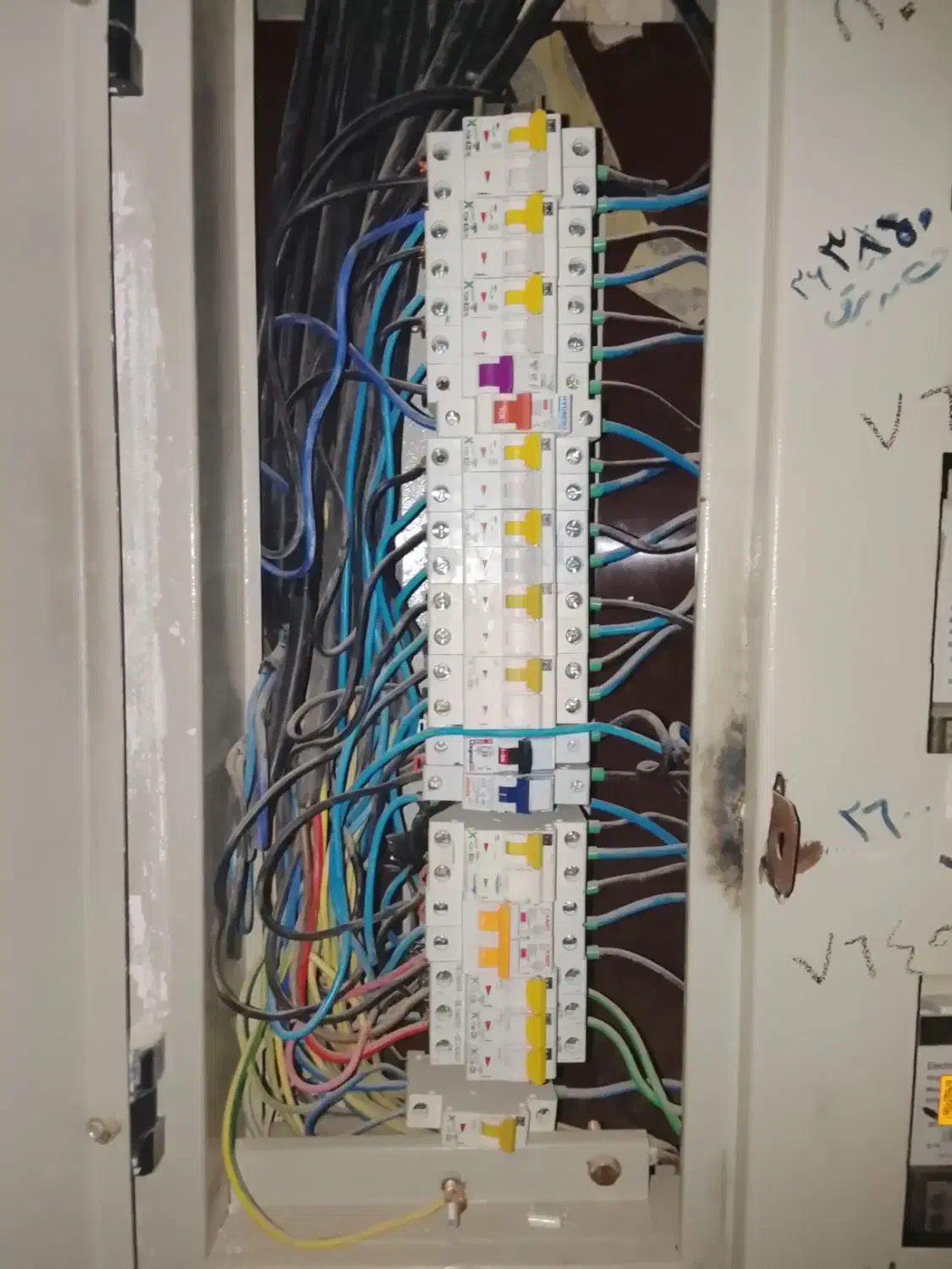 برقکاری و خرده کاری ساختمان|خدمات پیشه و مهارت|ایلام, |دیوار