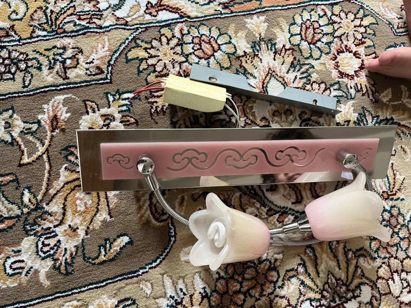 چراغ خواب دیواری|لوستر و چراغ آویز|مشهد, مصلی (کارمندان اول)|دیوار