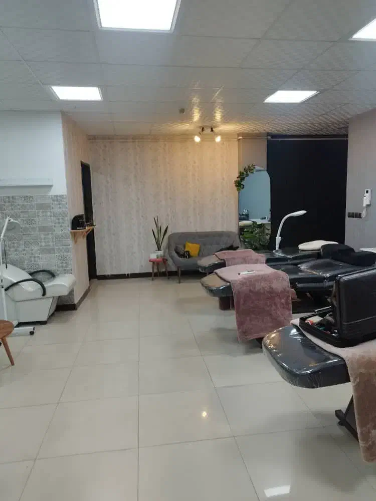 فروش واحد تجاری 85 متری بلوار معلم هشت دی بر اصلی|فروش دفتر کار، اتاق اداری، مطب|رشت, معلم|دیوار