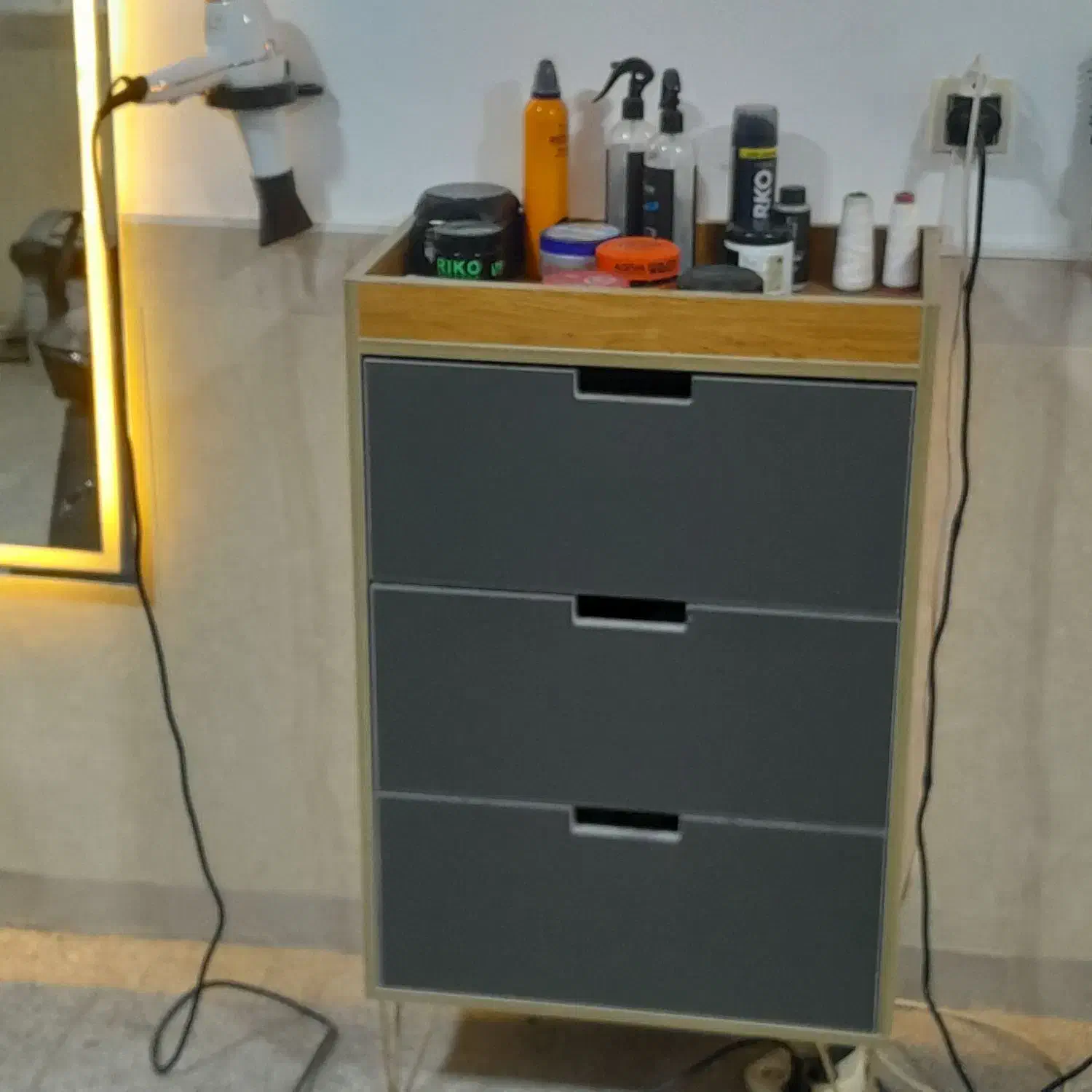 وسایل آرایشگاهی|آرایشگاه و سالن‌های زیبایی|سقز, |دیوار