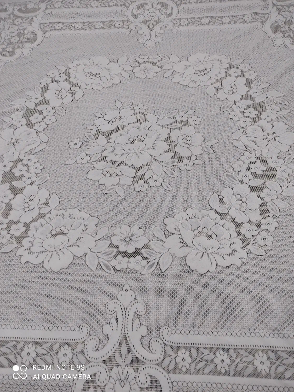 روتختی تور ضخیم طرحدار سفید در حد نو|سرویس روتختی|شوشتر, |دیوار