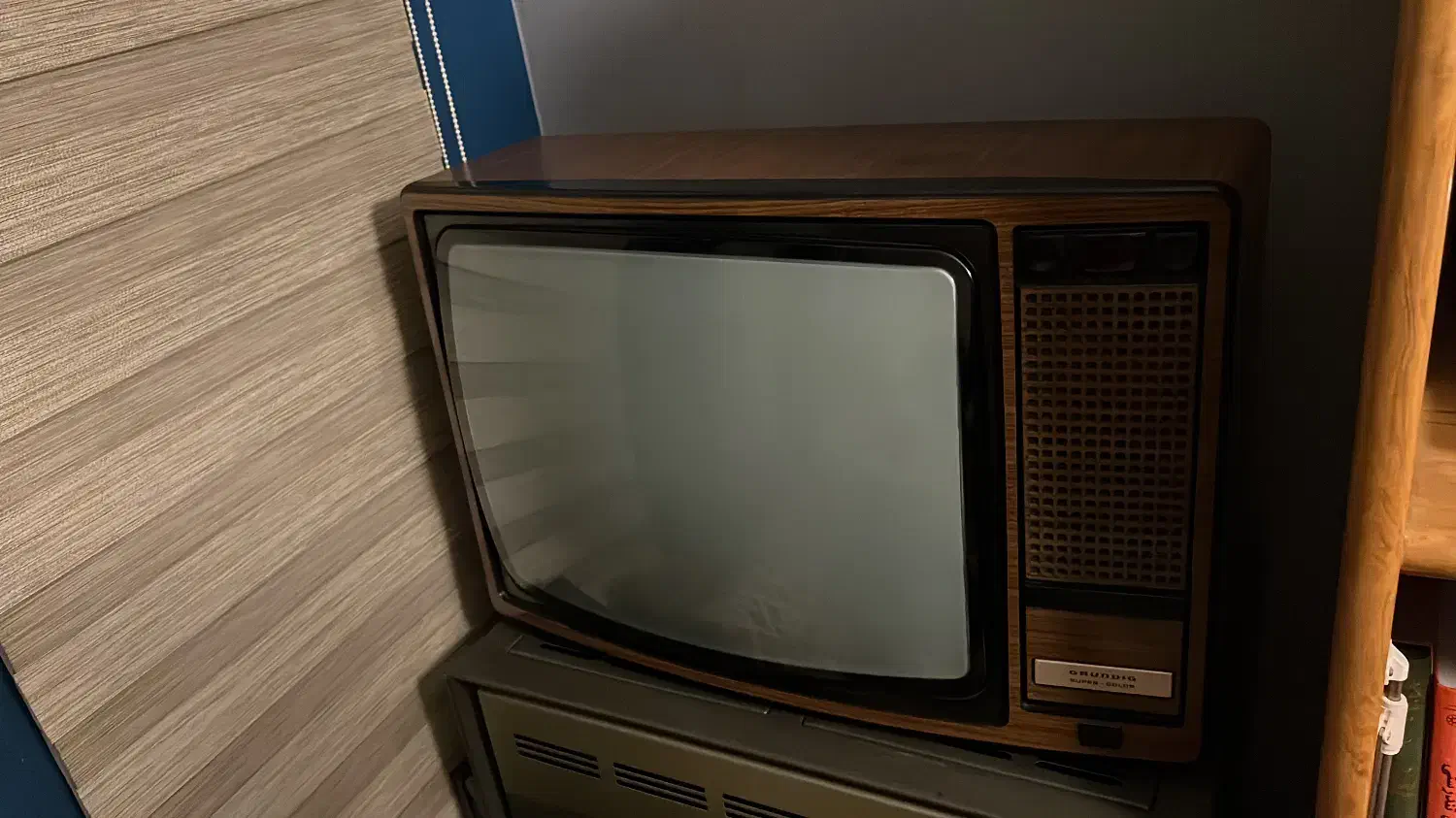 ۲ تلویزیون گراندیک قدیمی و سانیو|تلویزیون و پروژکتور|تهران, سازمان برنامه شمالی|دیوار