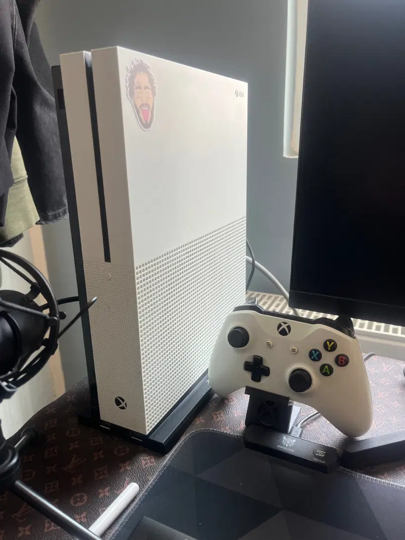 Xbox one s|کنسول، بازی ویدئویی و آنلاین|شهر ری, شهادت|دیوار