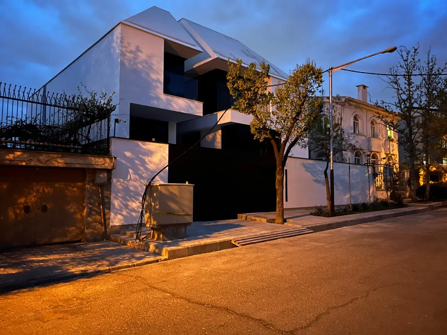 اجاره ۱۰۰۰ متر ویلا دربست فاز اصلی شهرک غرب