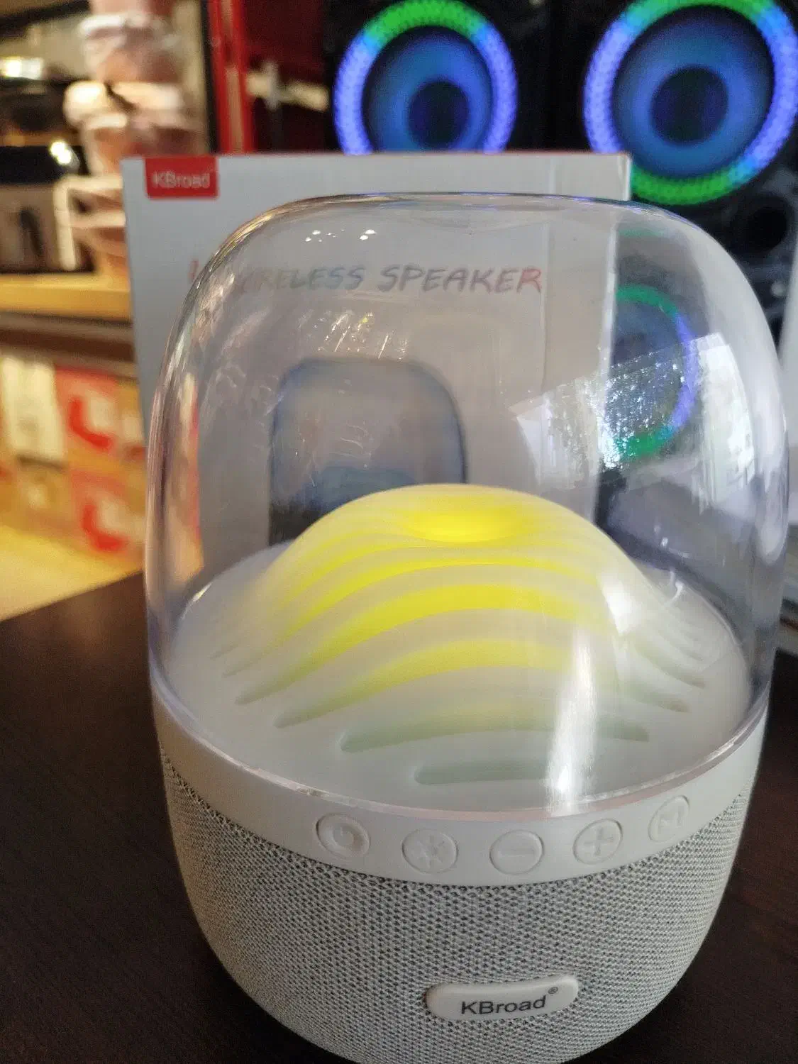 اسپیکر اتاق خوابی با رنگهای خاص|چراغ خواب و آباژور|ابهر, |دیوار