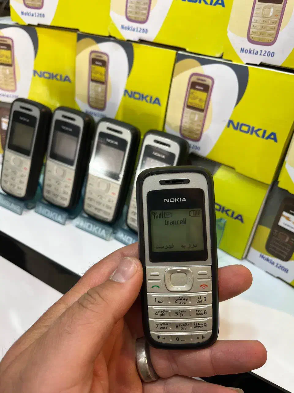 گوشی ساده نوکیا مدل ۱۲۰۰ اصلی ویتنام باریجستر|موبایل|تهران, نازی‌آباد|دیوار