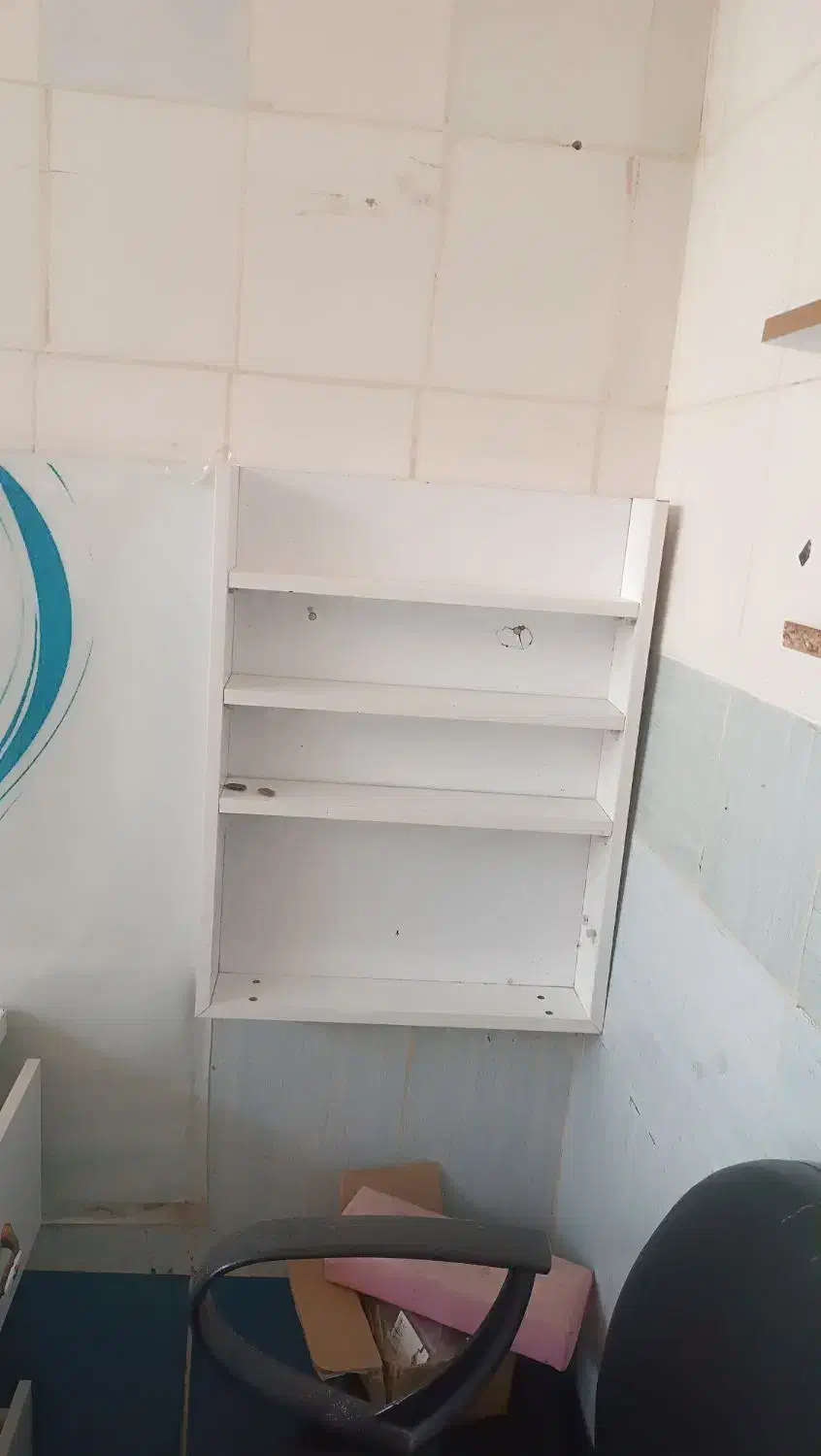 میز ناخن به همراه استند|صندلی و نیمکت|قزوین, |دیوار