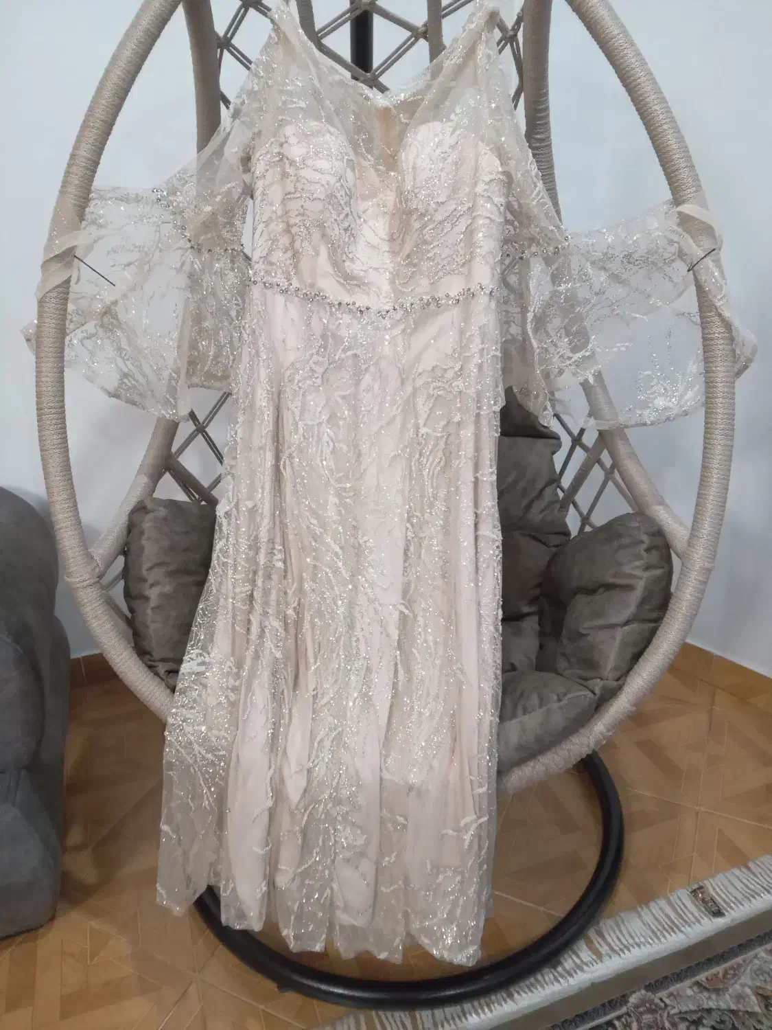 پیراهن مجلسی|لباس|رشت, چله خانه|دیوار