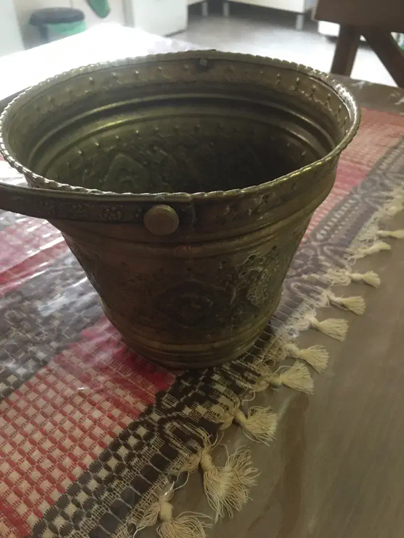 سطل مسی قدیمی|کلکسیون اشیاء عتیقه|رودهن, |دیوار