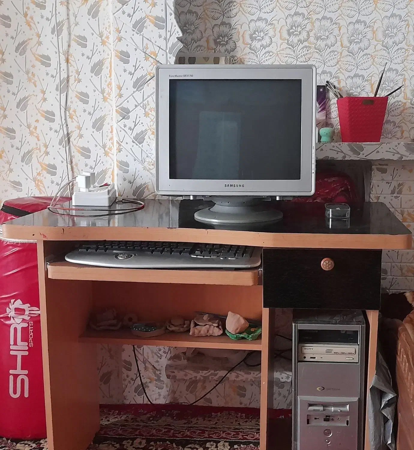 کامیوتر به همراه میز|رایانه رومیزی|قزوین, |دیوار