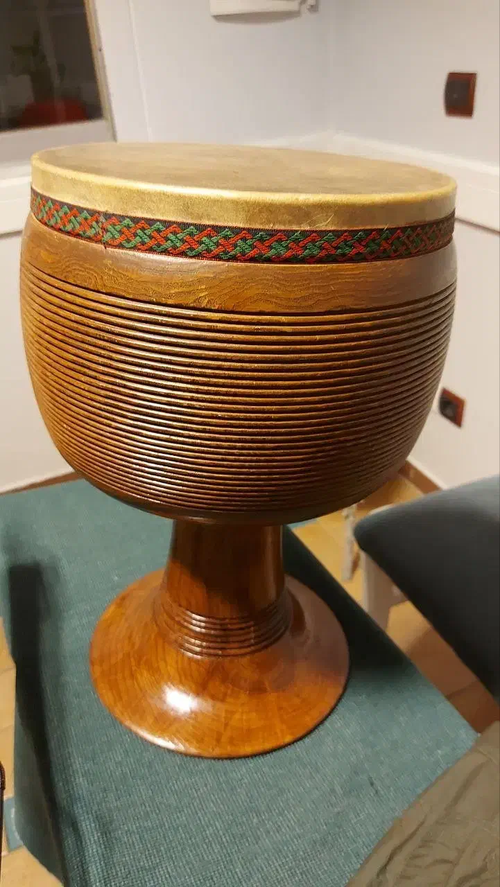 تبک حلمی سی ساله|سازهای سنتی|تهران, هروی|دیوار