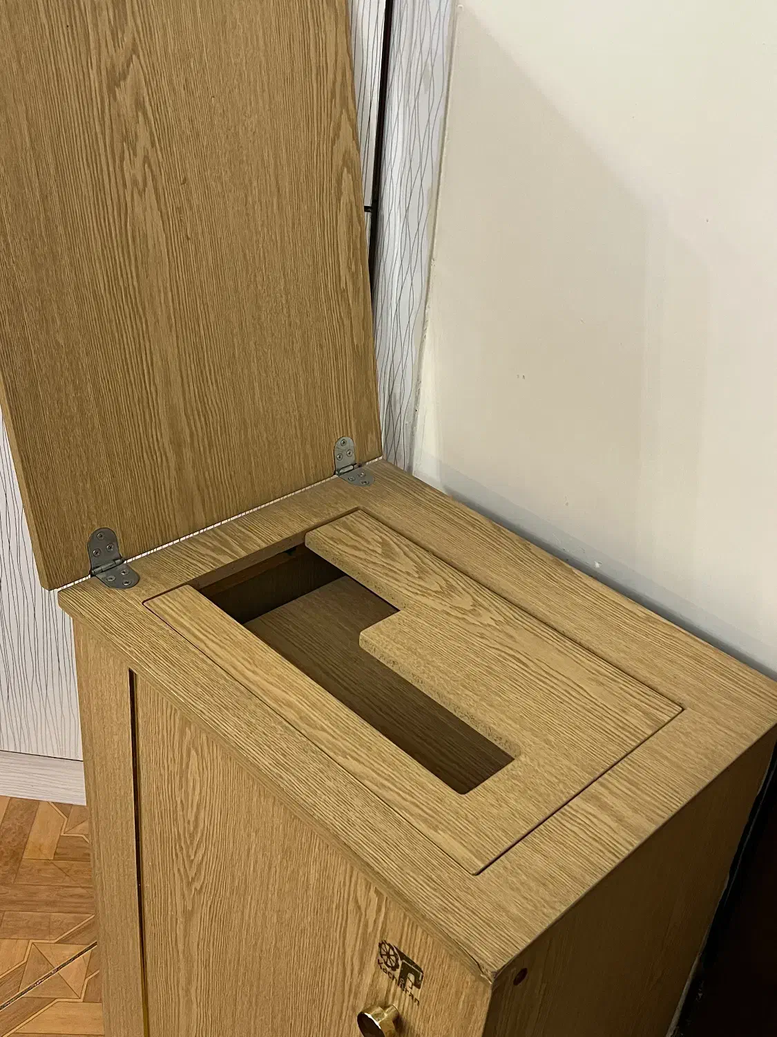 میز چرخ خیاطی|لوازم خیاطی و بافتنی|کرج, کلاک پایین|دیوار