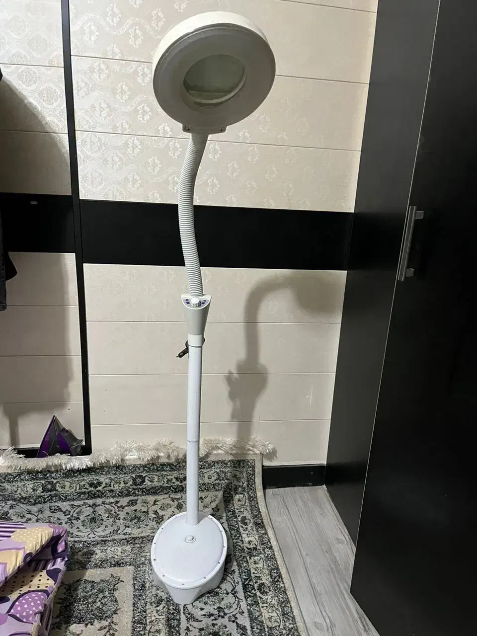 لوازم آرایشگاهی یا کلینیک|آرایشگاه و سالنهای زیبایی|شهرکرد, |دیوار