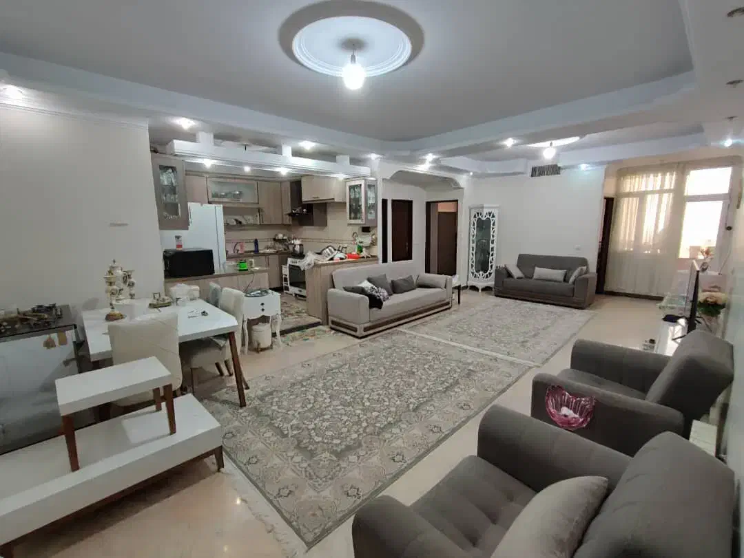 ۹۰ متر/۲خوابه/سالن پرده خور /۲پارکینگ