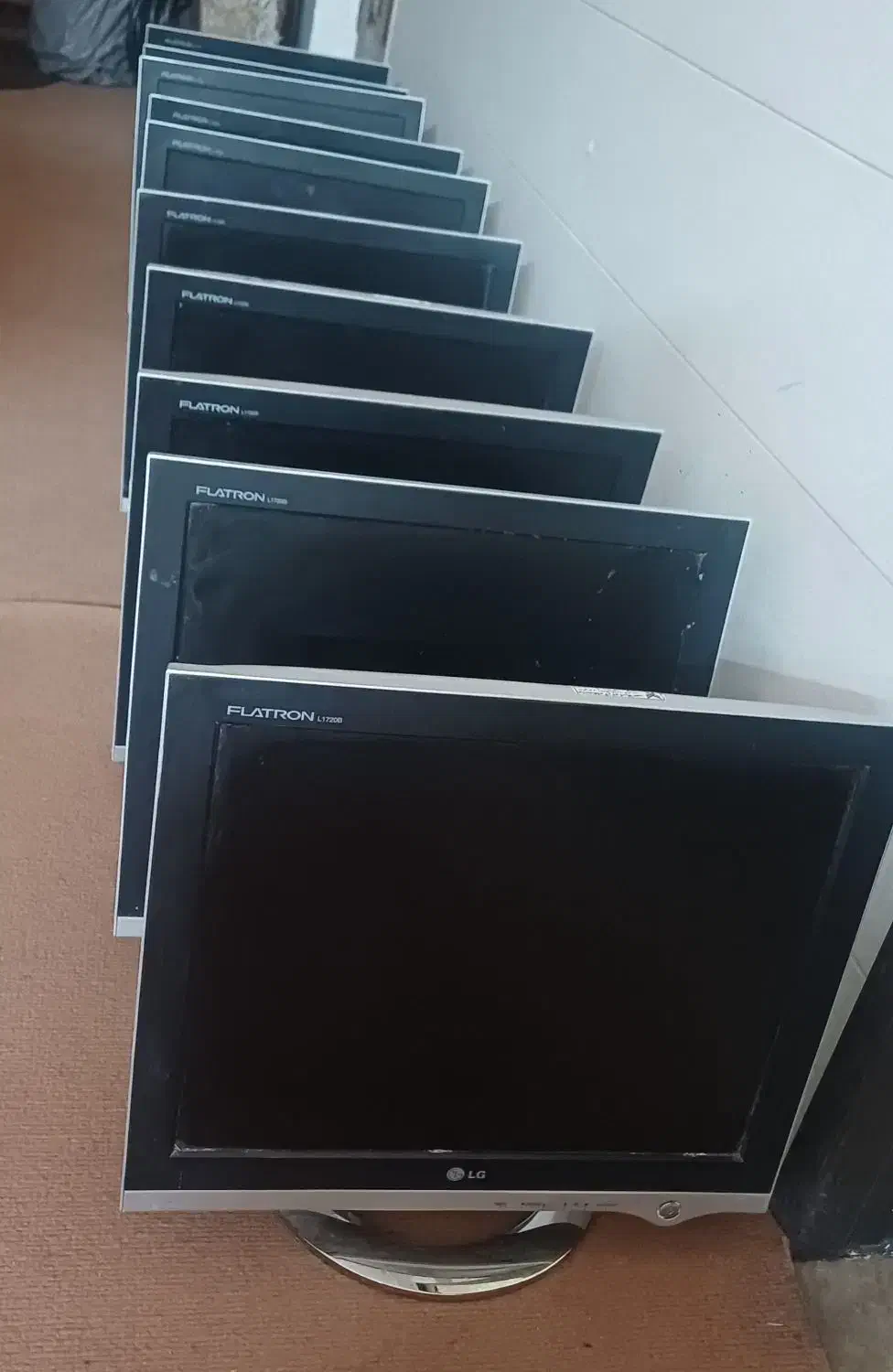 مانیتور 17 LG مناسب برای دوربین مداربسته|قطعات و لوازم جانبی رایانه|شیراز, شهرک پرواز|دیوار